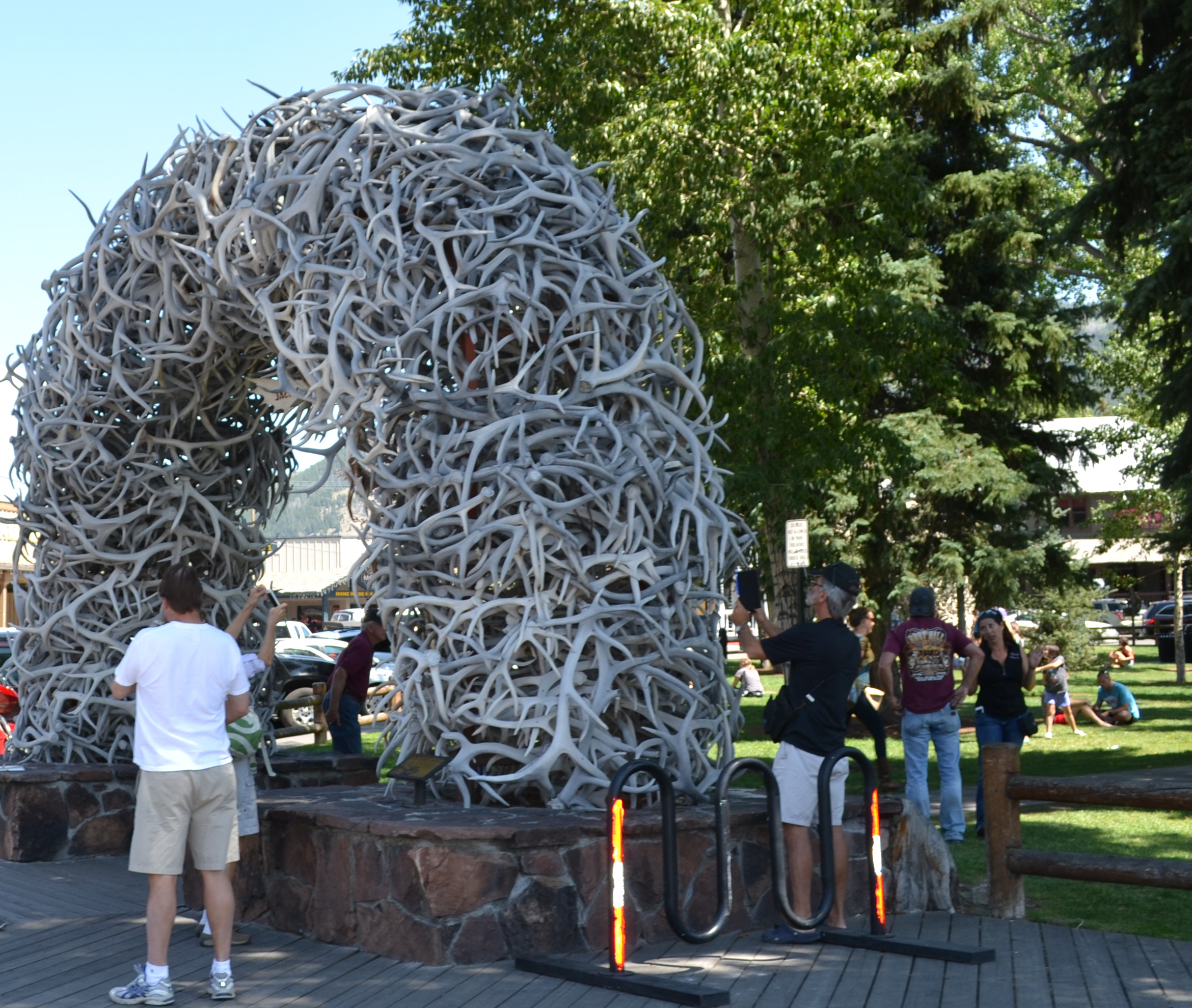 Albums 101+ Images where is the antler arch in jackson hole Excellent