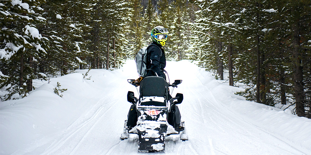 snowmobiletrailsaroundtogwoteemountainlodge256_1000x500 Jackson